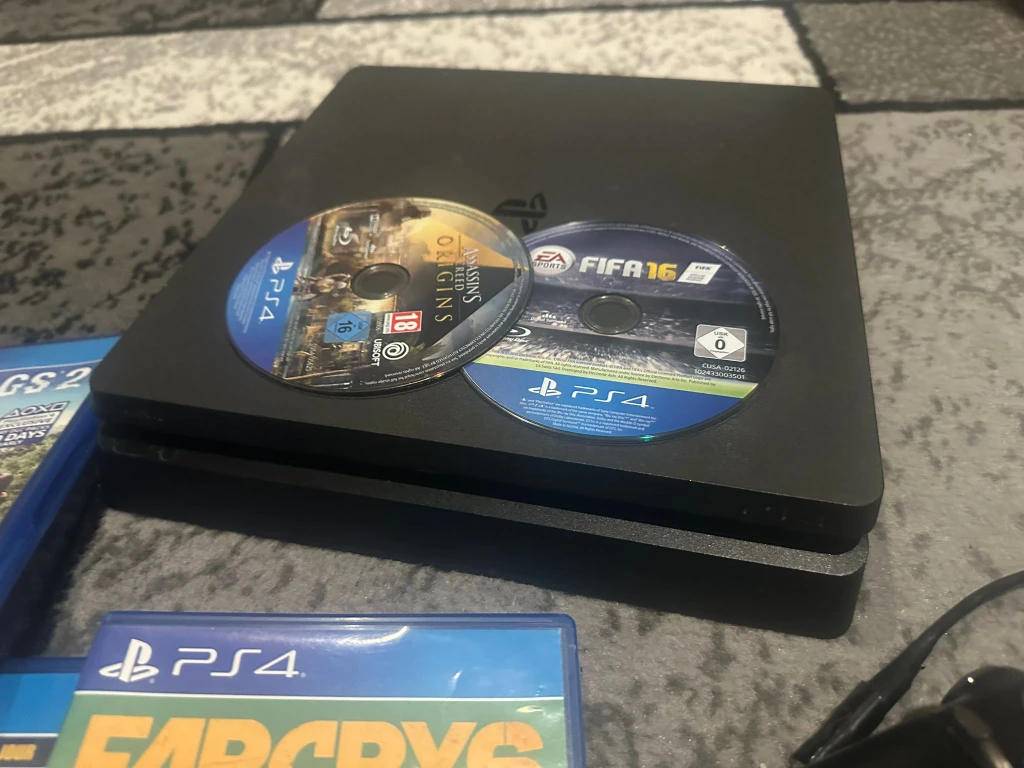 PS4 slim with 7 games - photo 3