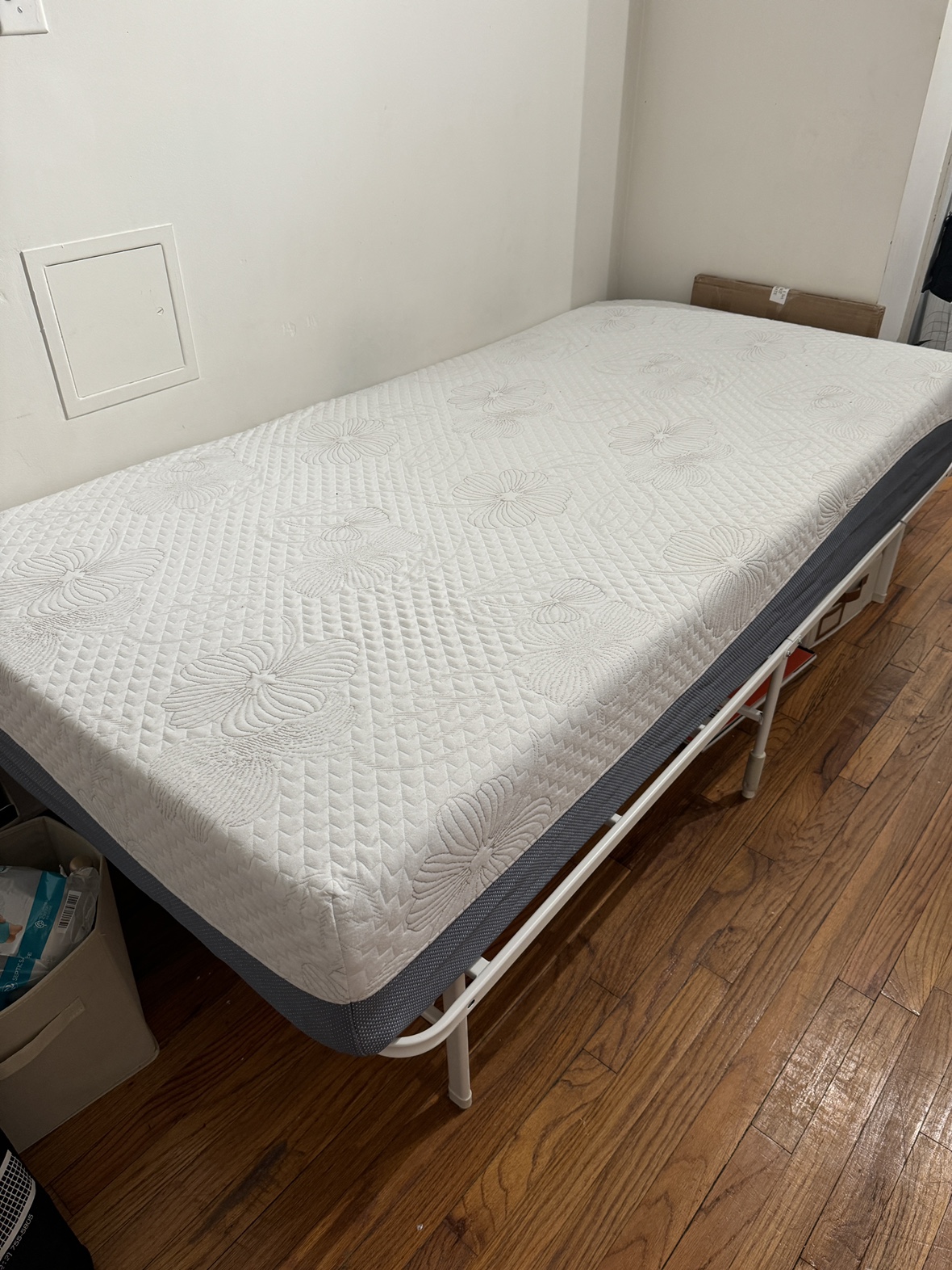 Twin XL Zinus foldable bed frame and mattress+cover - photo 2