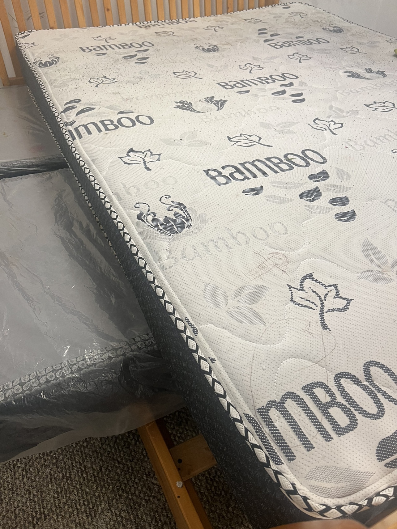 Queen matress / Split box spring - photo 3