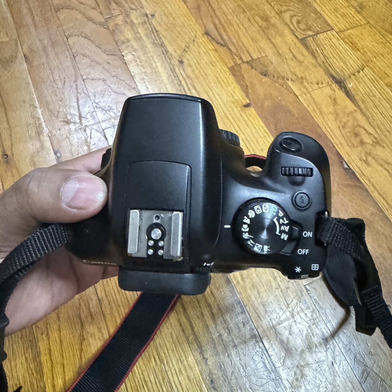 Canon t6 body and charger only - photo 3