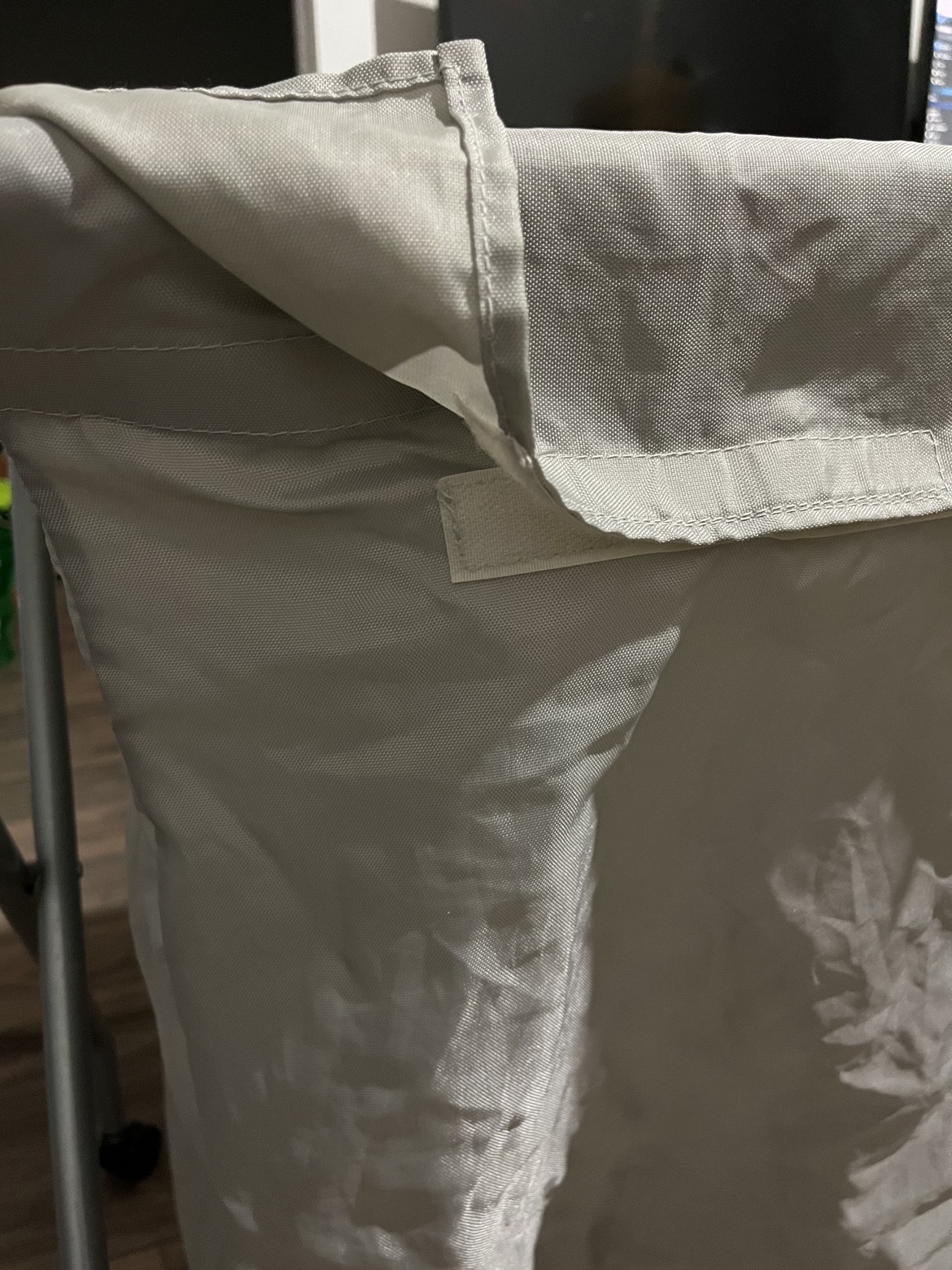 Laundry Hamper with Wheels image indicator(4)