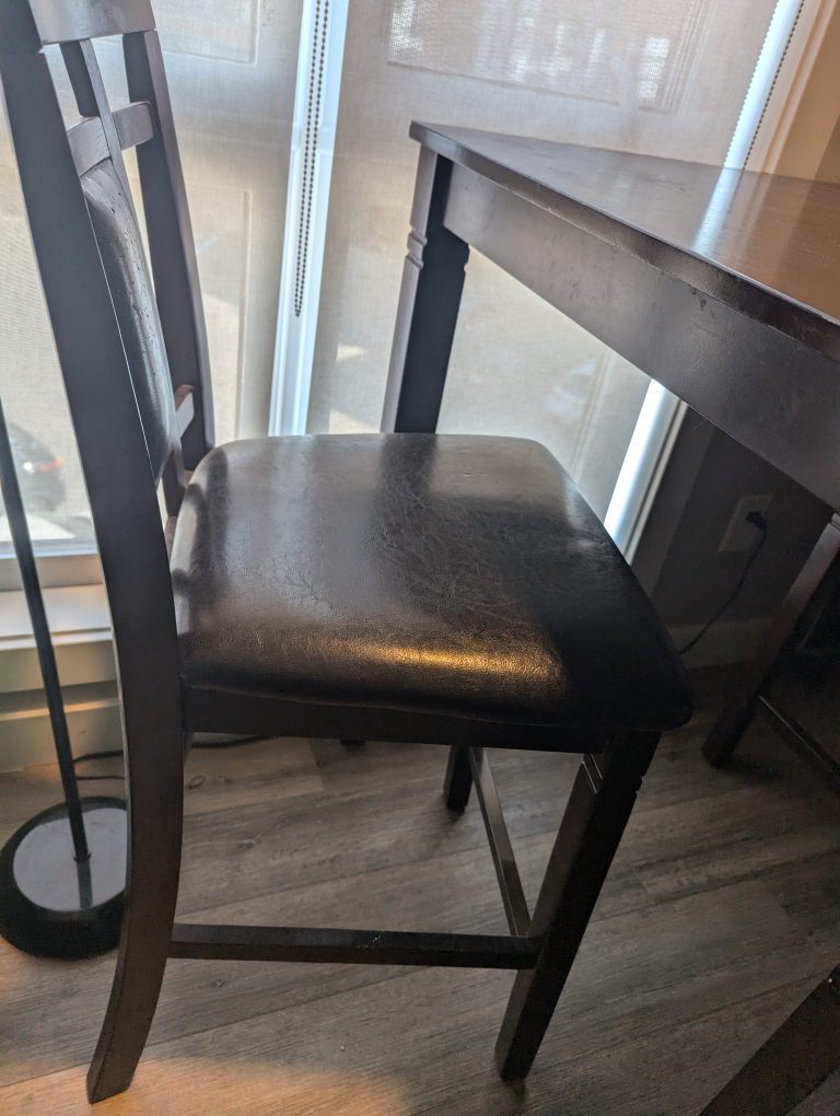 Table and four chairs - photo 3