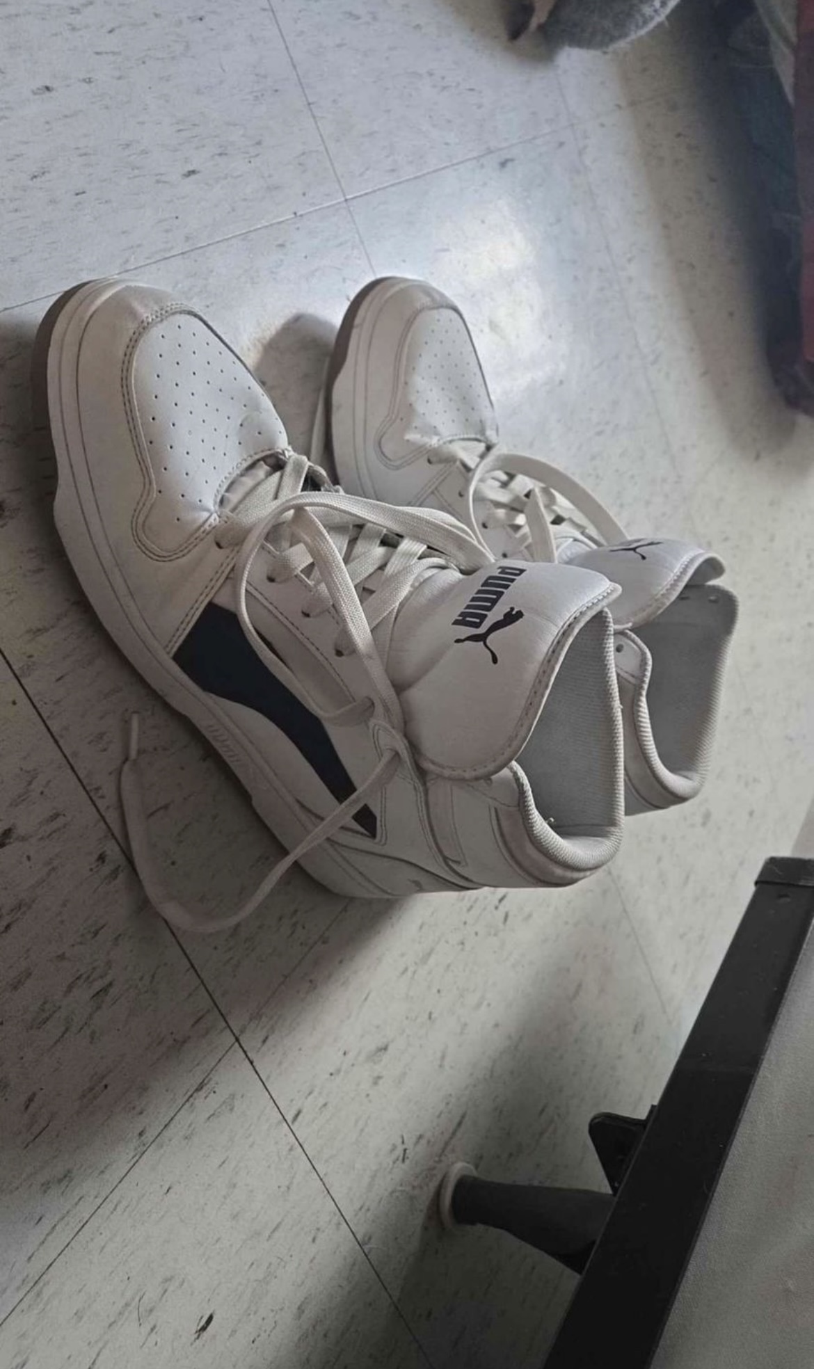 Men’s shoes thumbnail