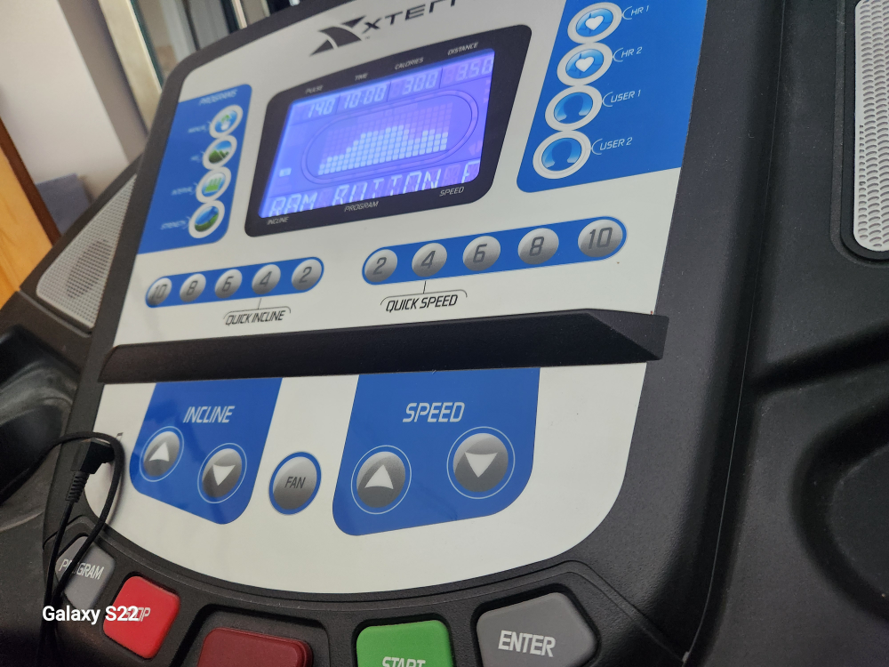 XTERRA 7.6  3.5 HP folding treadmill image indicator(5)