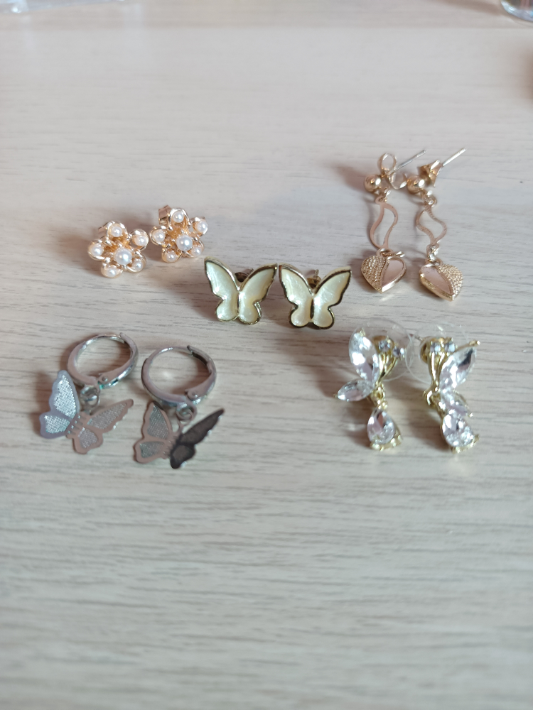 silver butterfly earrings image indicator(2)