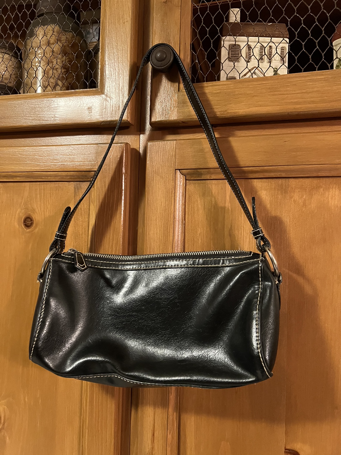 Purses and wallets. image indicator(8)