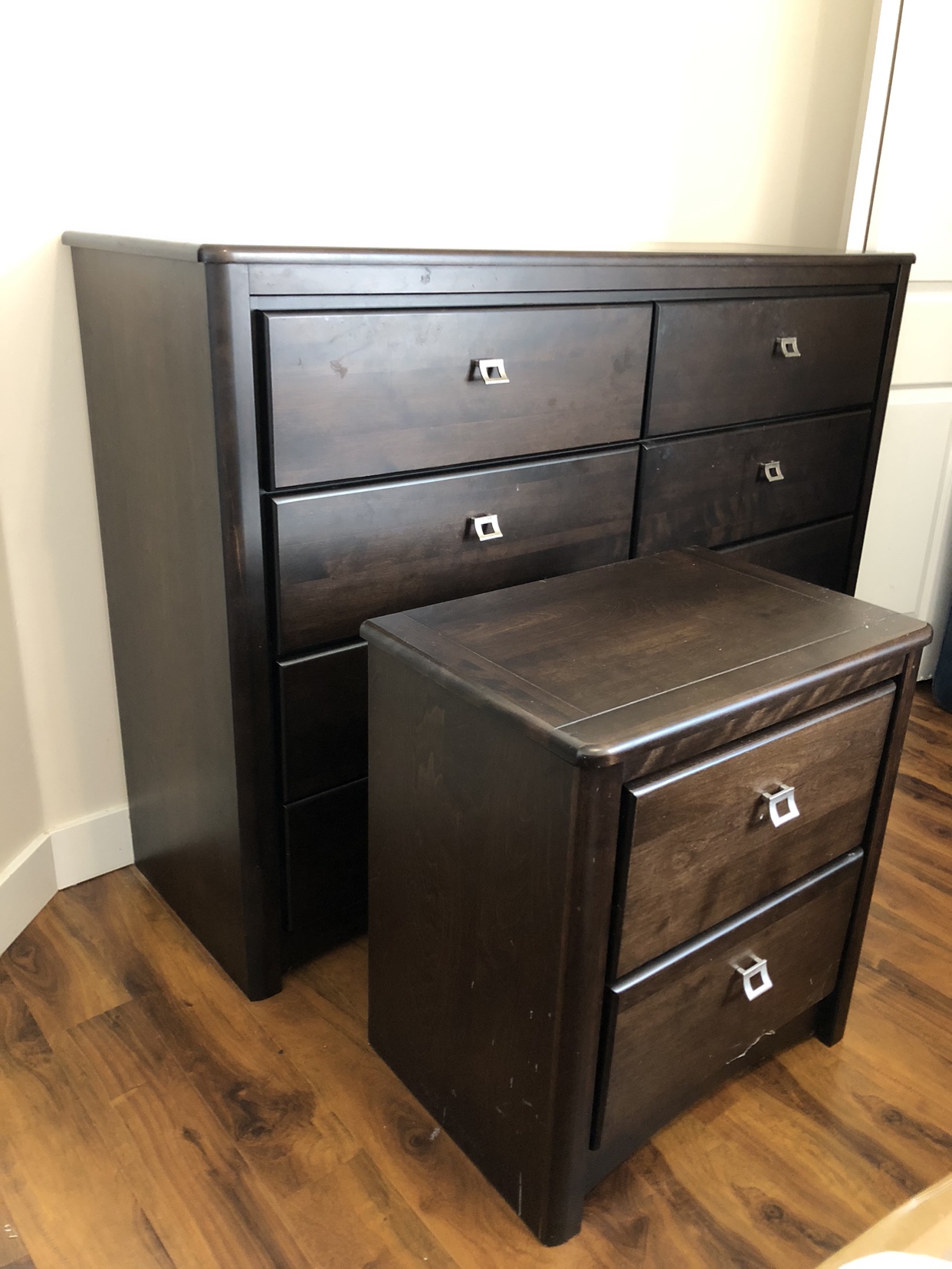 Queen Bedroom Set (Bed with mattress,dresser and night table)