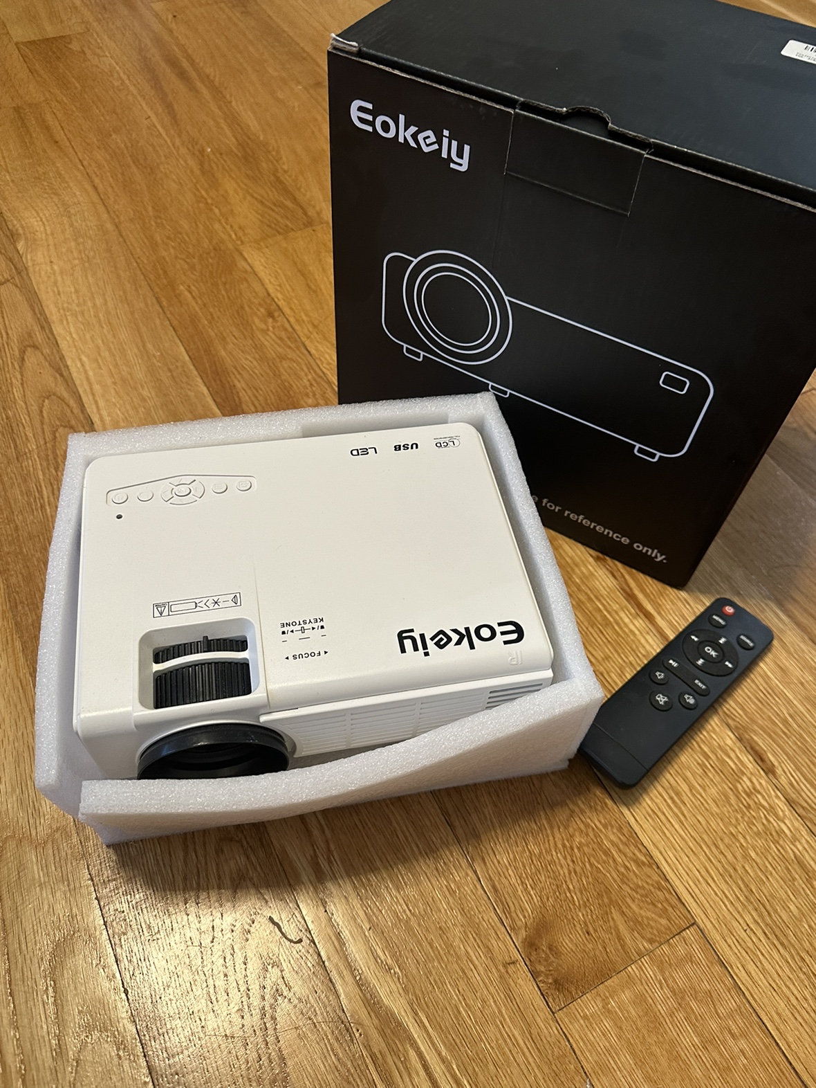 Mini Projector with screen + Google chromecast TV stick thumbnail