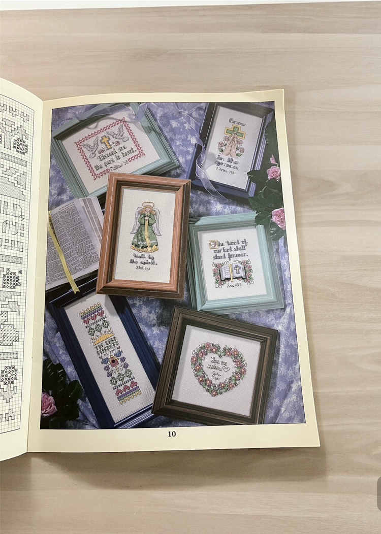 Mini Scriptures Praying Hands Cross Stitch Needlepoint Book 97 image indicator(5)