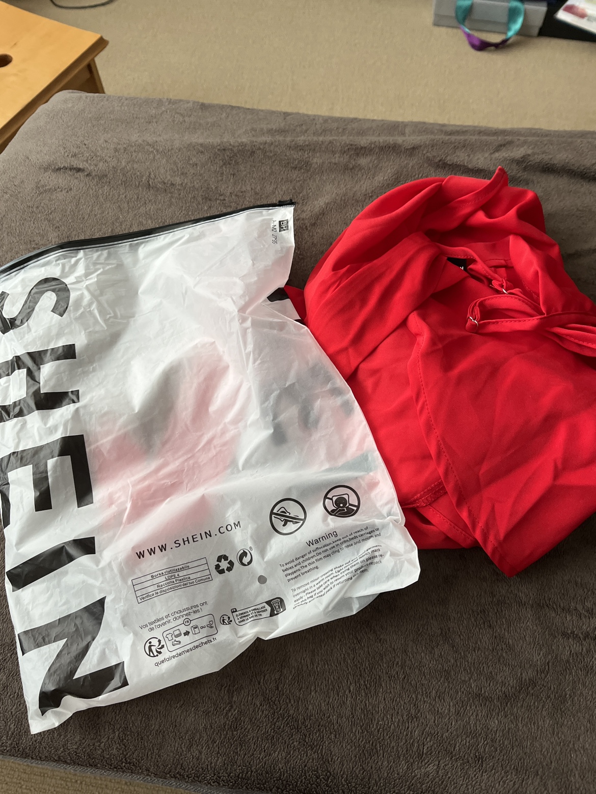 Red wrap dress image indicator(5)