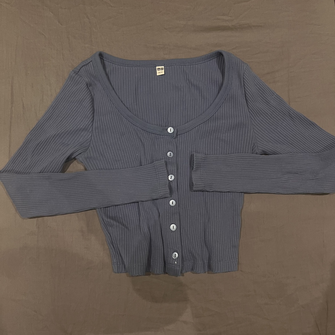 Women’s Uniqlo long sleeve cropped top