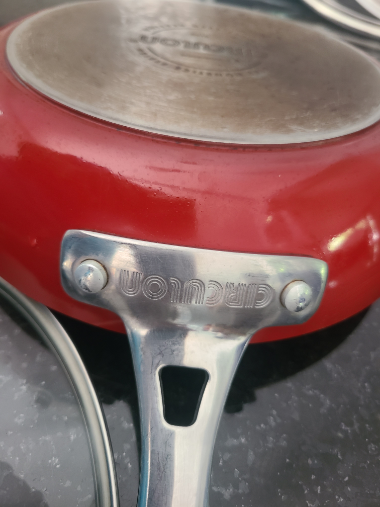 pan and lid very good condition image indicator(5)