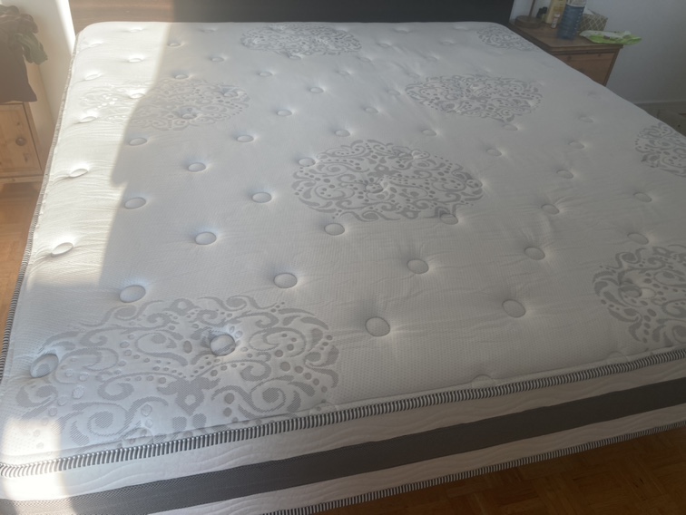 Zinus 12 king size mattress - photo 4
