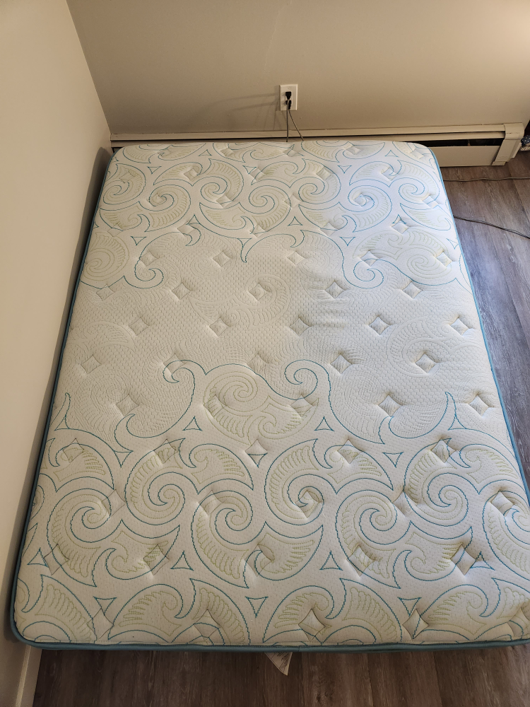 Queen size mattress - photo 5