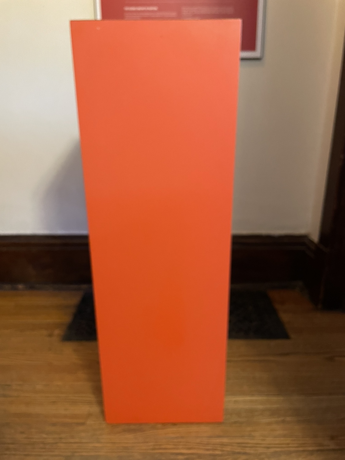 Artist pedestal image indicator(2)