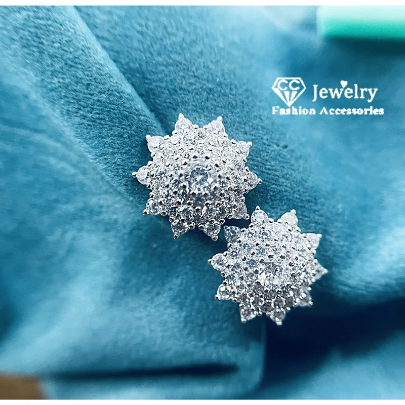 Twinkle little crystal stones filled silver star earrings - photo 3