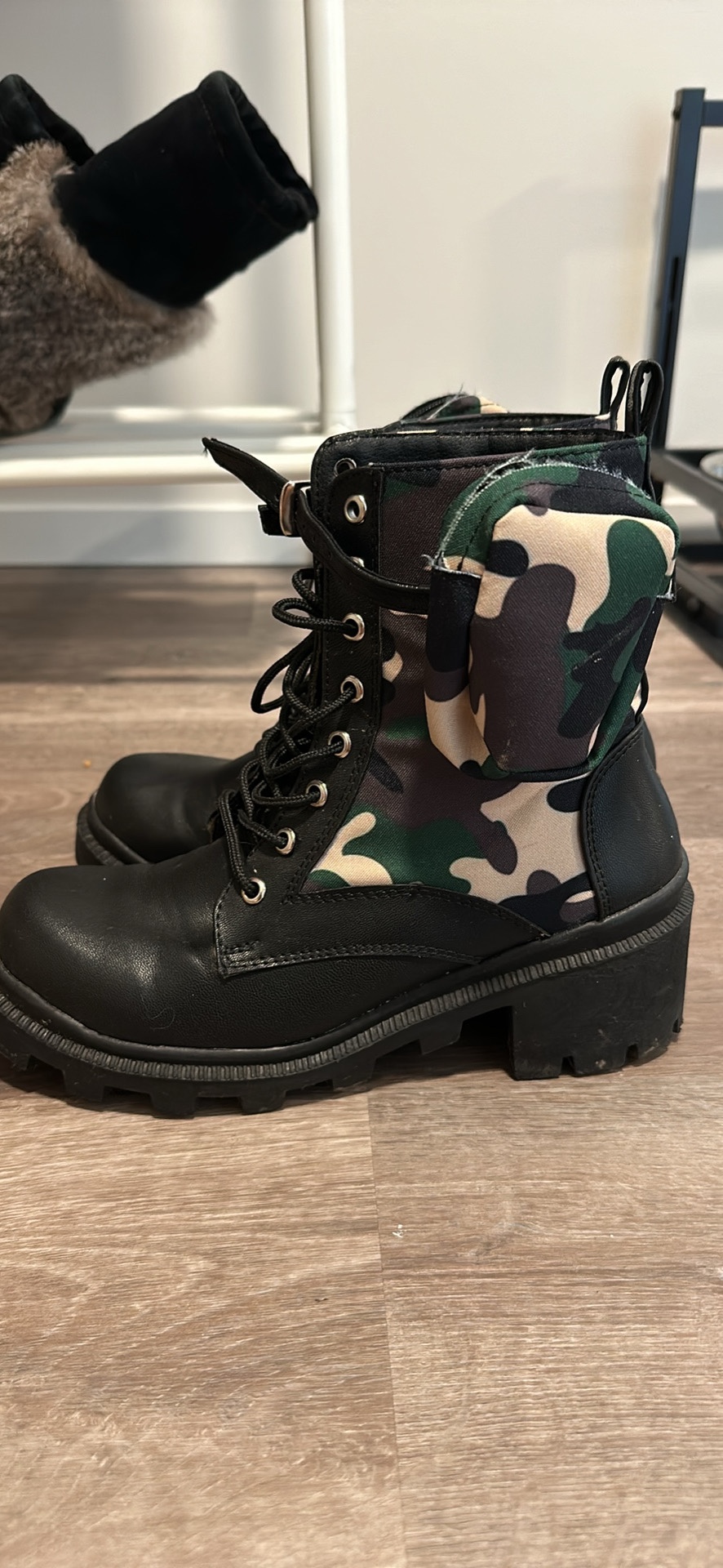Combat boots