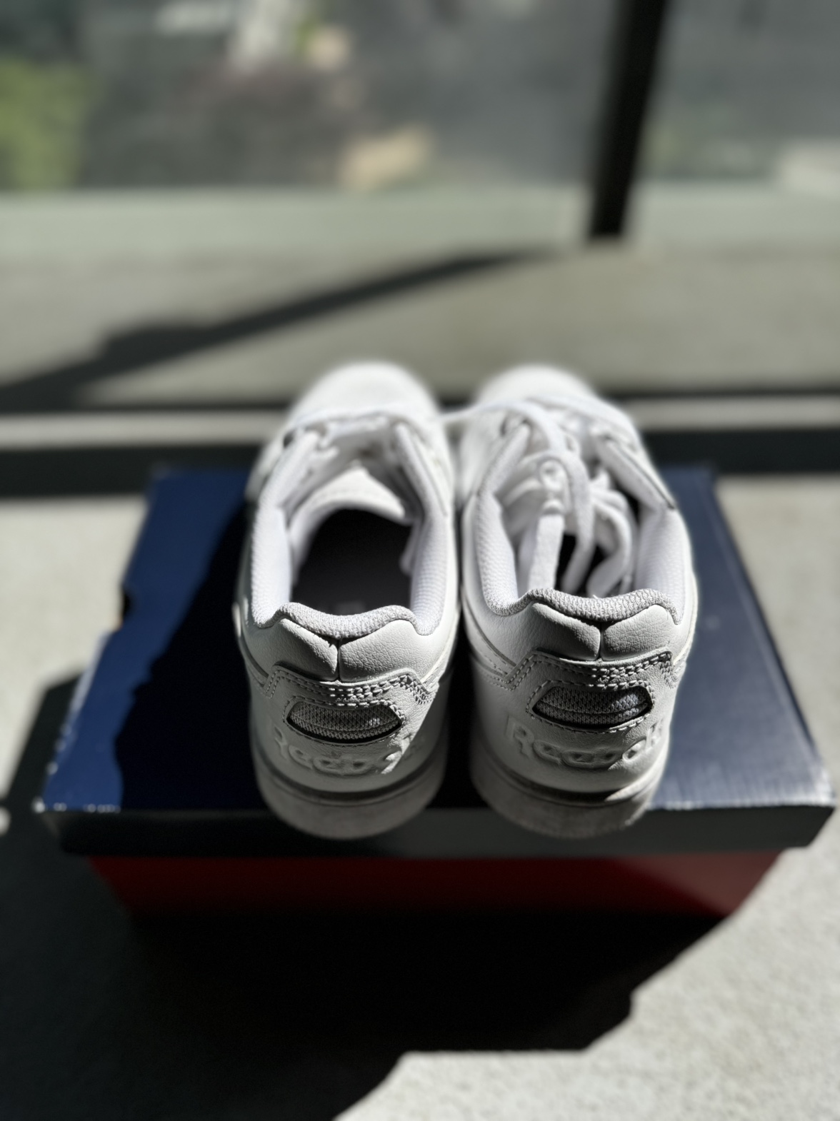100% Authentic Reebok sneaker image indicator(3)