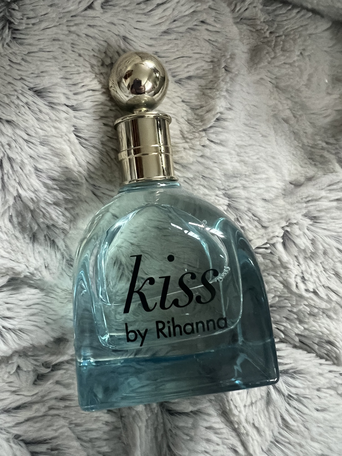 Kiss by Rihanna perfume thumbnail