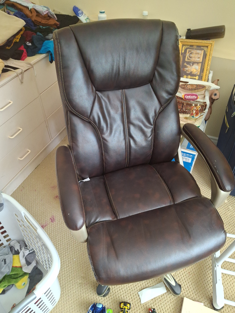 OFFICE CHAIR / COMPUTER CHAIR