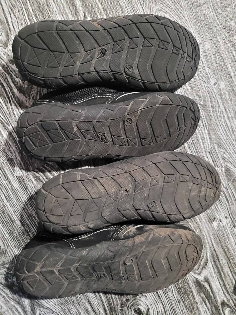water shoes size 2/3 and 4/5 #freecycle - photo 2