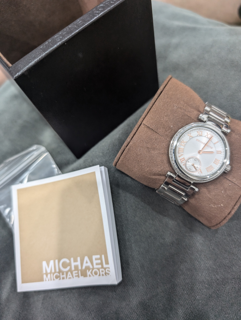 Silver Micheal Kors Watch image indicator(2)