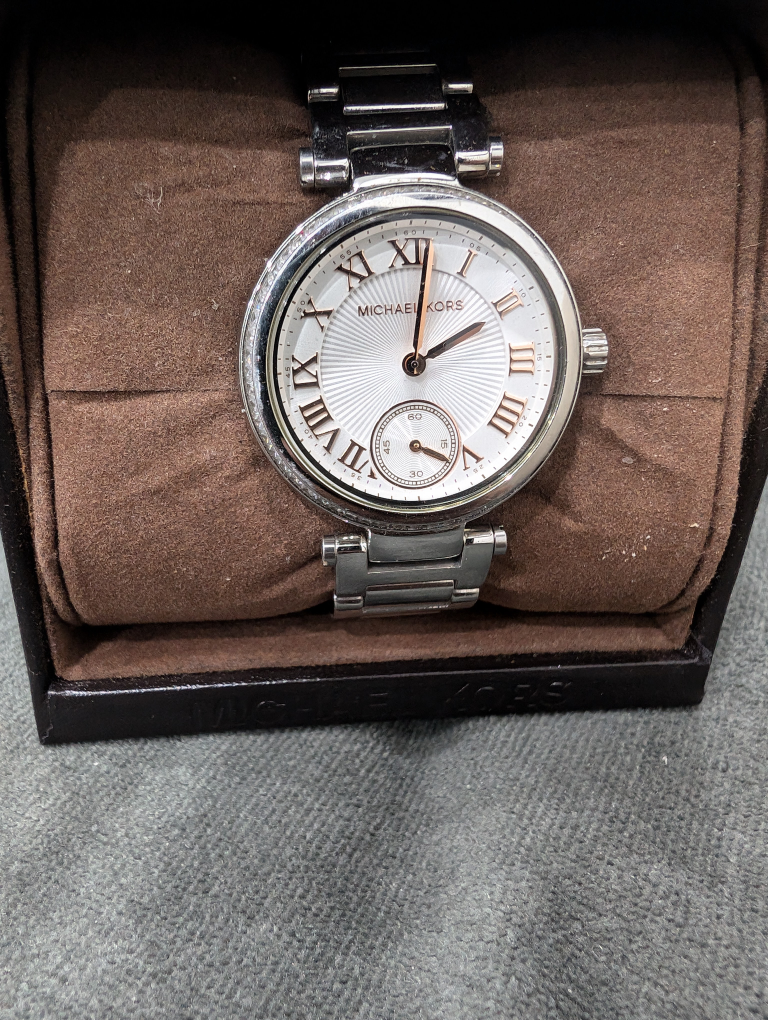 Silver Micheal Kors Watch image indicator(4)