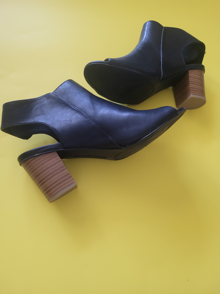 Open Toed Heels Size 8 - photo 2