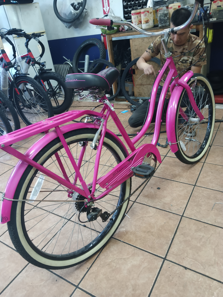 Cruiser Pink women's bicycle with gears