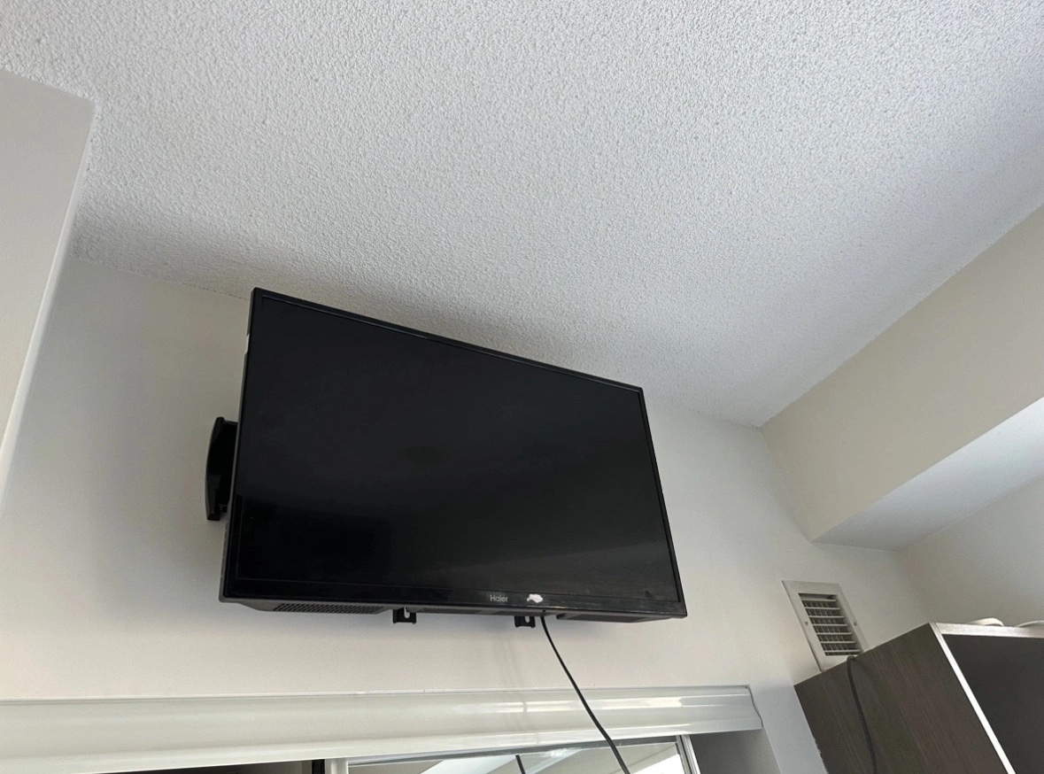 HDTV Haier 32” - Remote & Wall Mount - photo 2