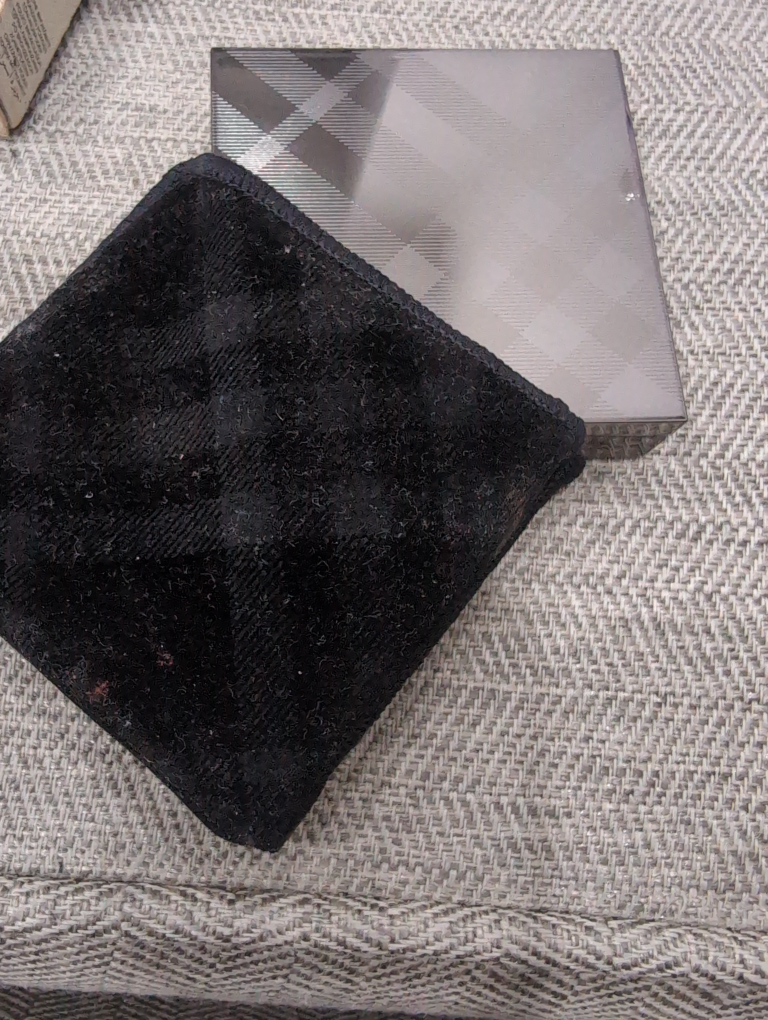 Burberry mirror/bronzer image indicator(5)