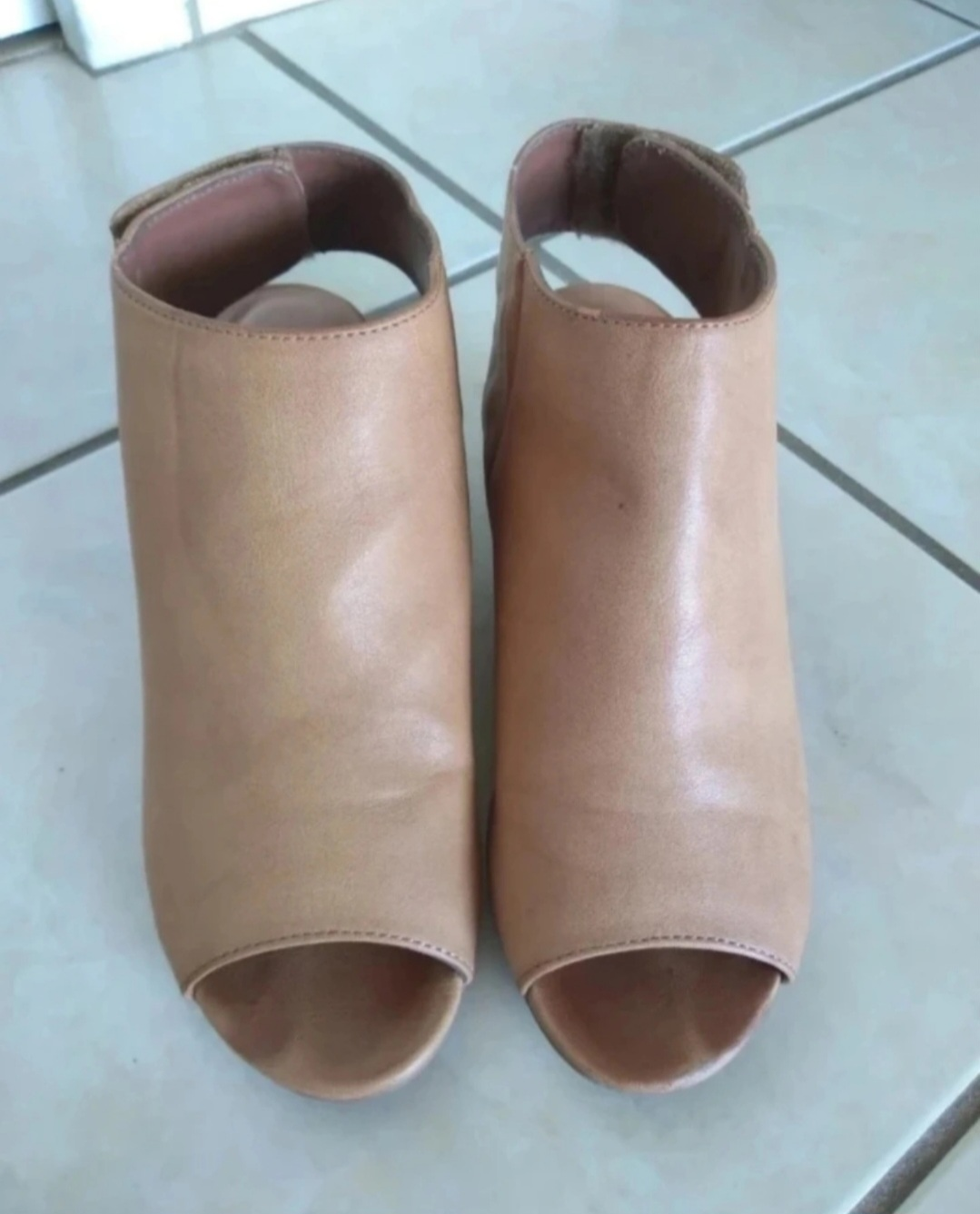 Small heel sandals size 7 #freecycle thumbnail
