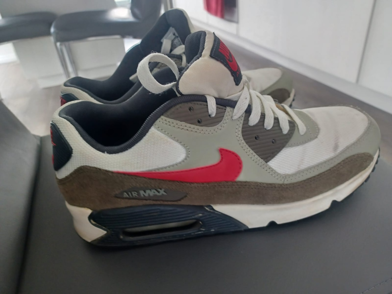 Nike Air Max Shoes - Like New - photo 2
