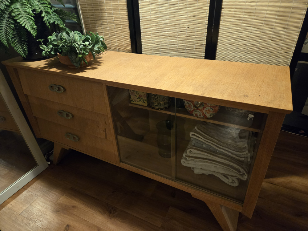 Retro dresser