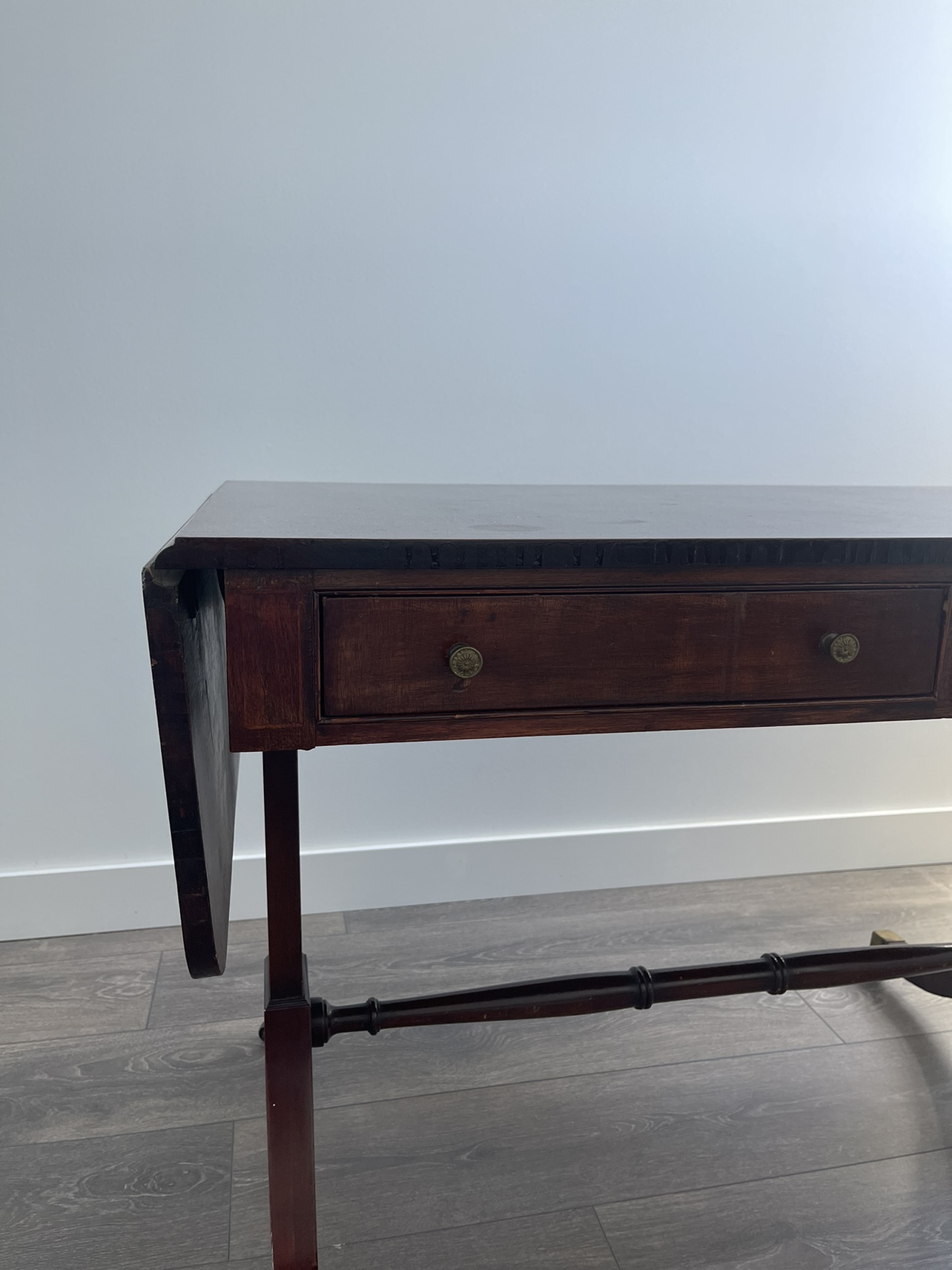 Extendable accent table - photo 2