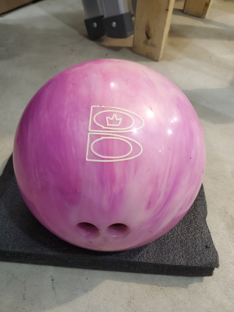 Brunswick bowling ball  🎳  10lbs - pink  💗 thumbnail