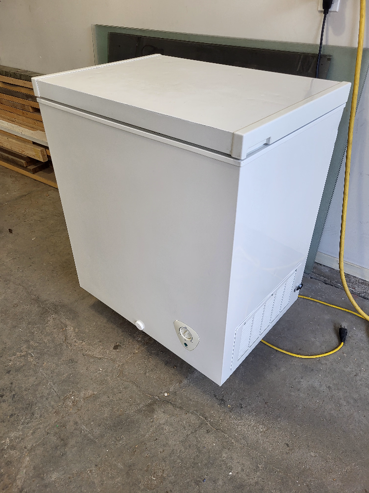 4 cu ft Apartment Size Freezer - photo 2
