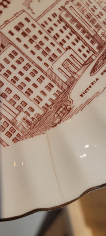 #freecycle London, Ontario Decorative Plate with 22 K Gold Rim image indicator(3)