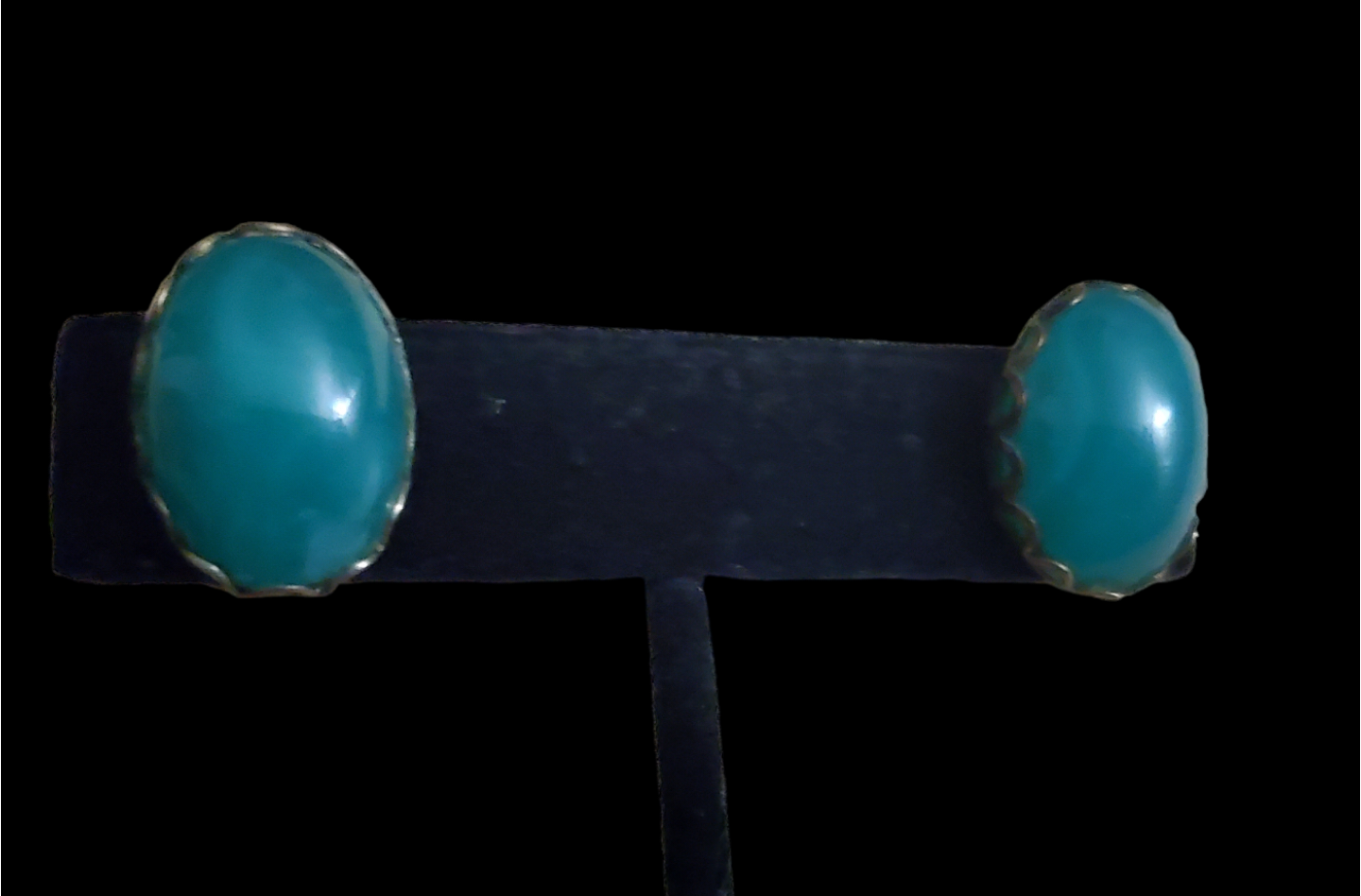 Vtg. Clip on earrings