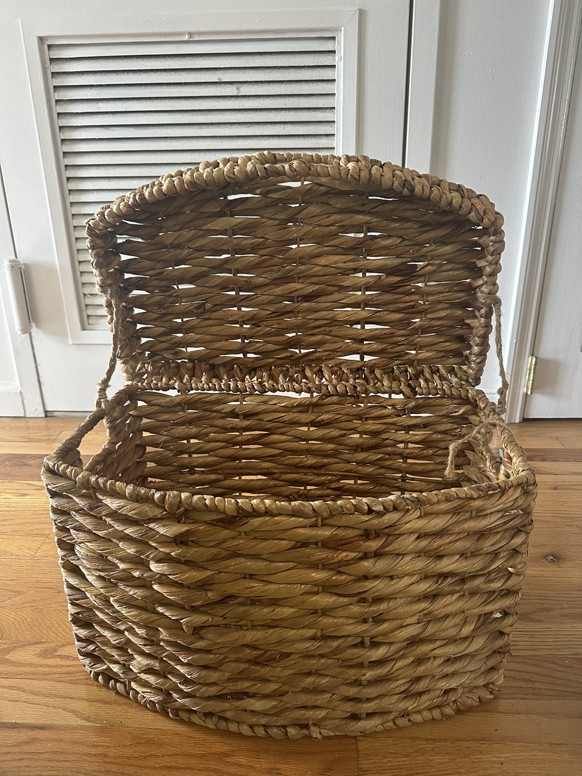 Woven Hyacinth basket - photo 2