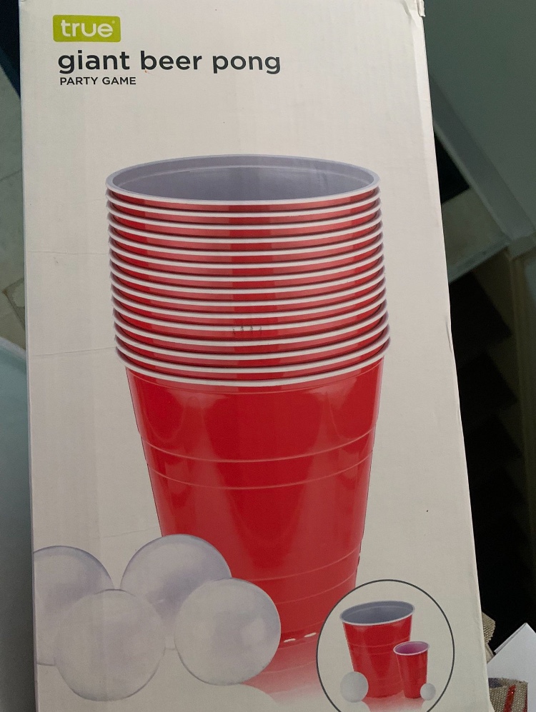 Beer pong game