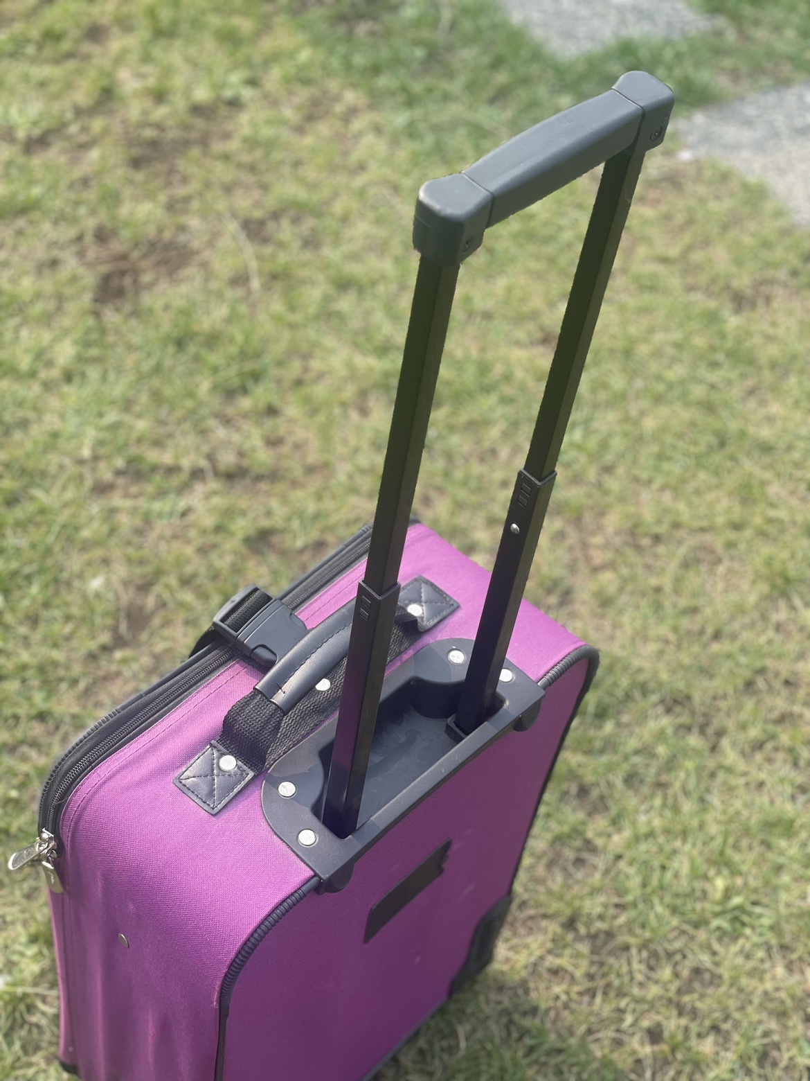 20” carry on suitcase like new - photo 2