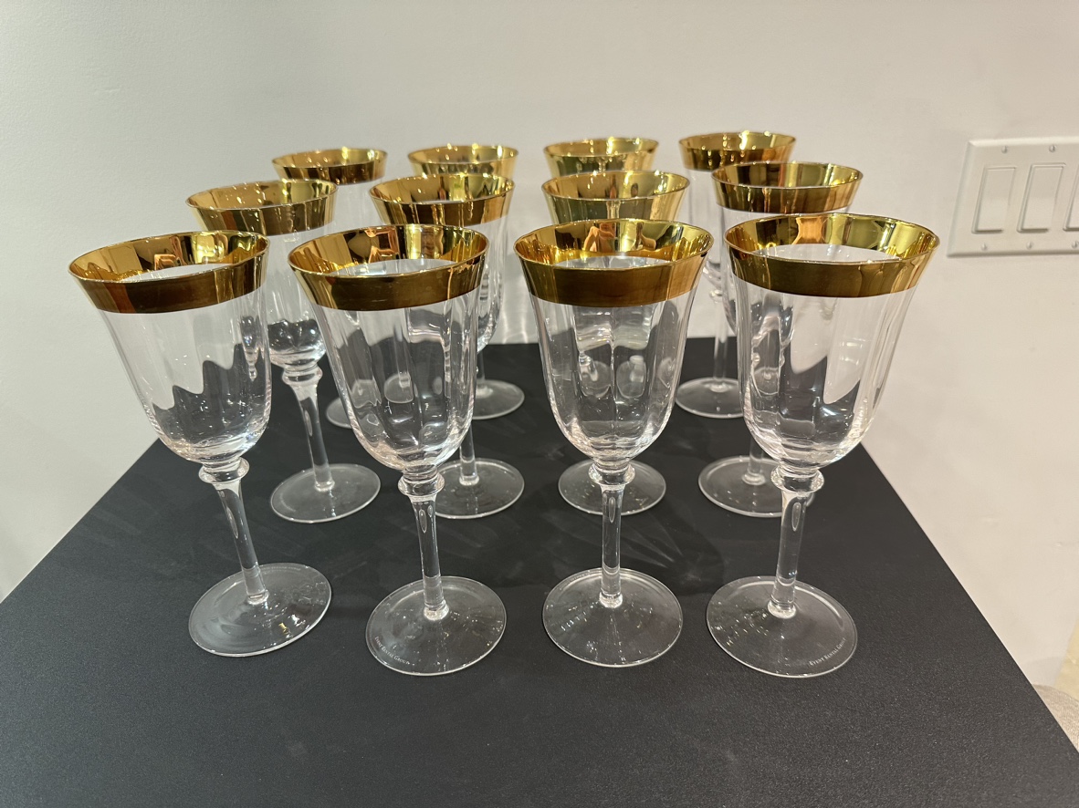 Moving Sale! - 12 Wine Glasses, Vintage, Crystal, Gold Rim - photo 4