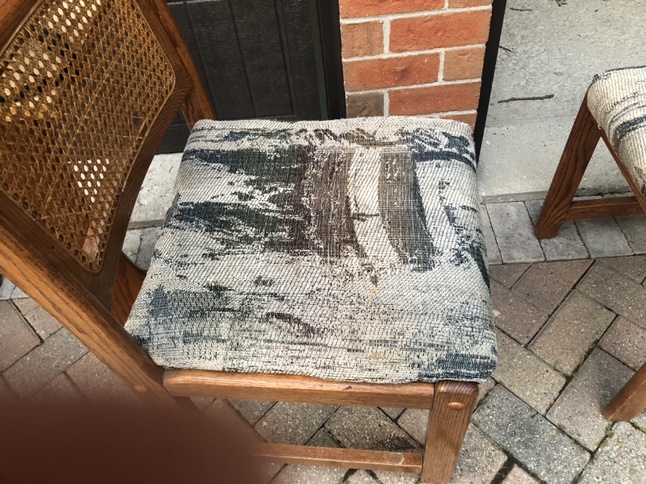 Table and chairs image indicator(6)