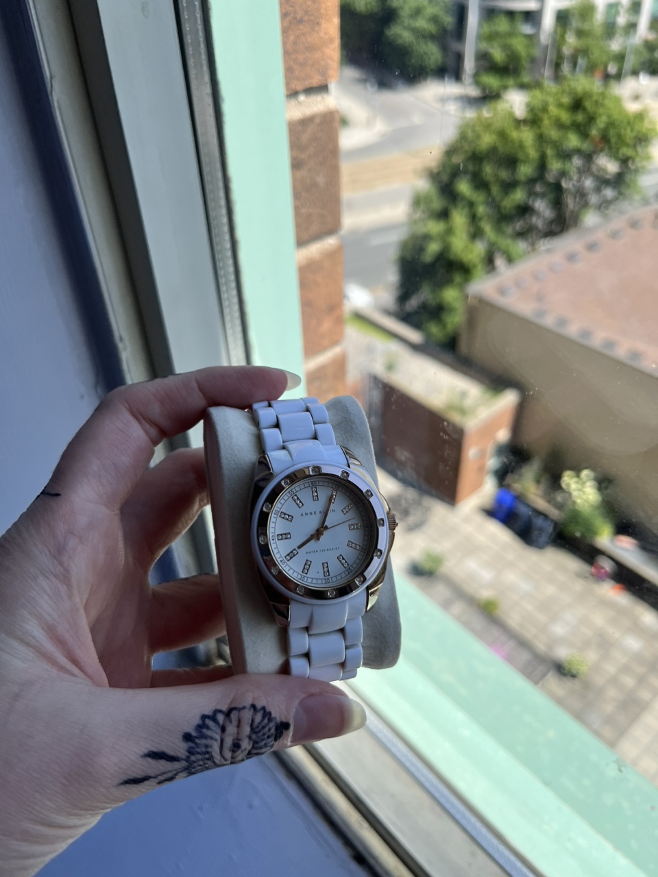 Anne Klein watch image indicator(5)