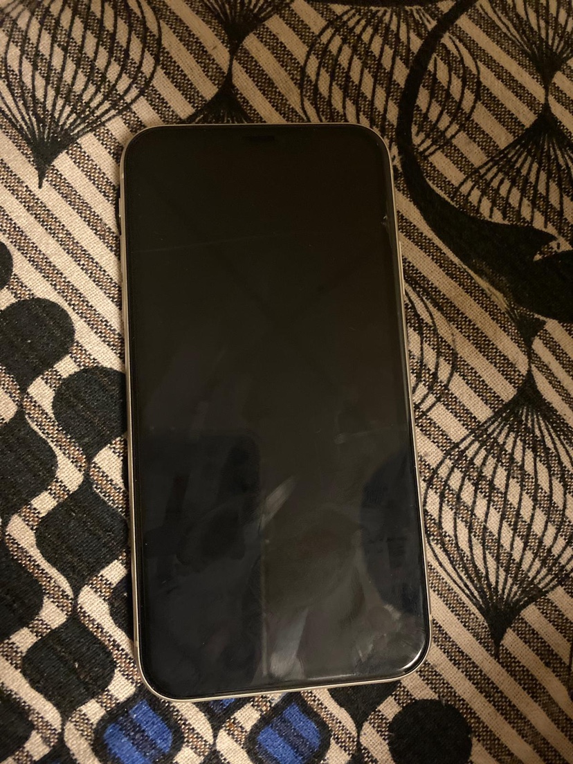 Iphone 11 64 GB image indicator(2)