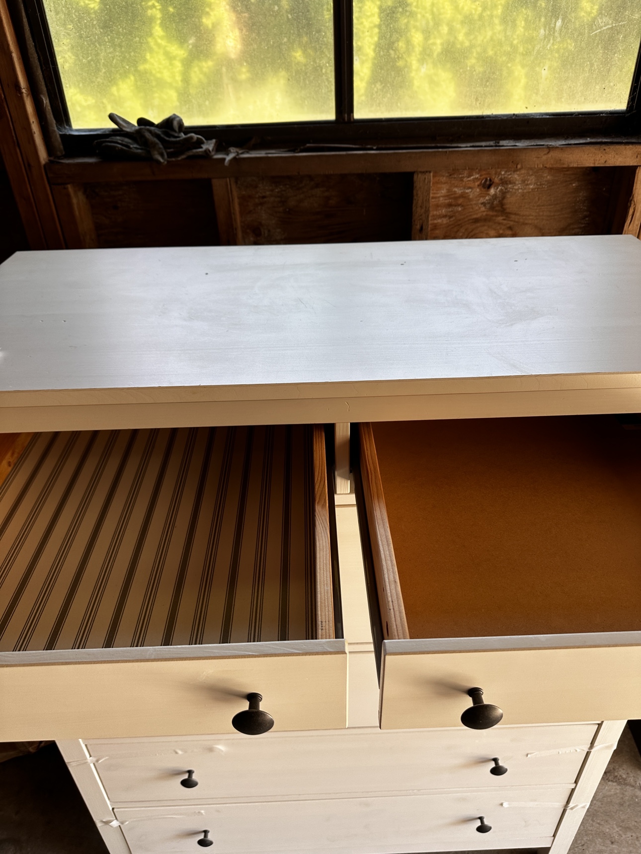 Dresser-White in colour image indicator(3)