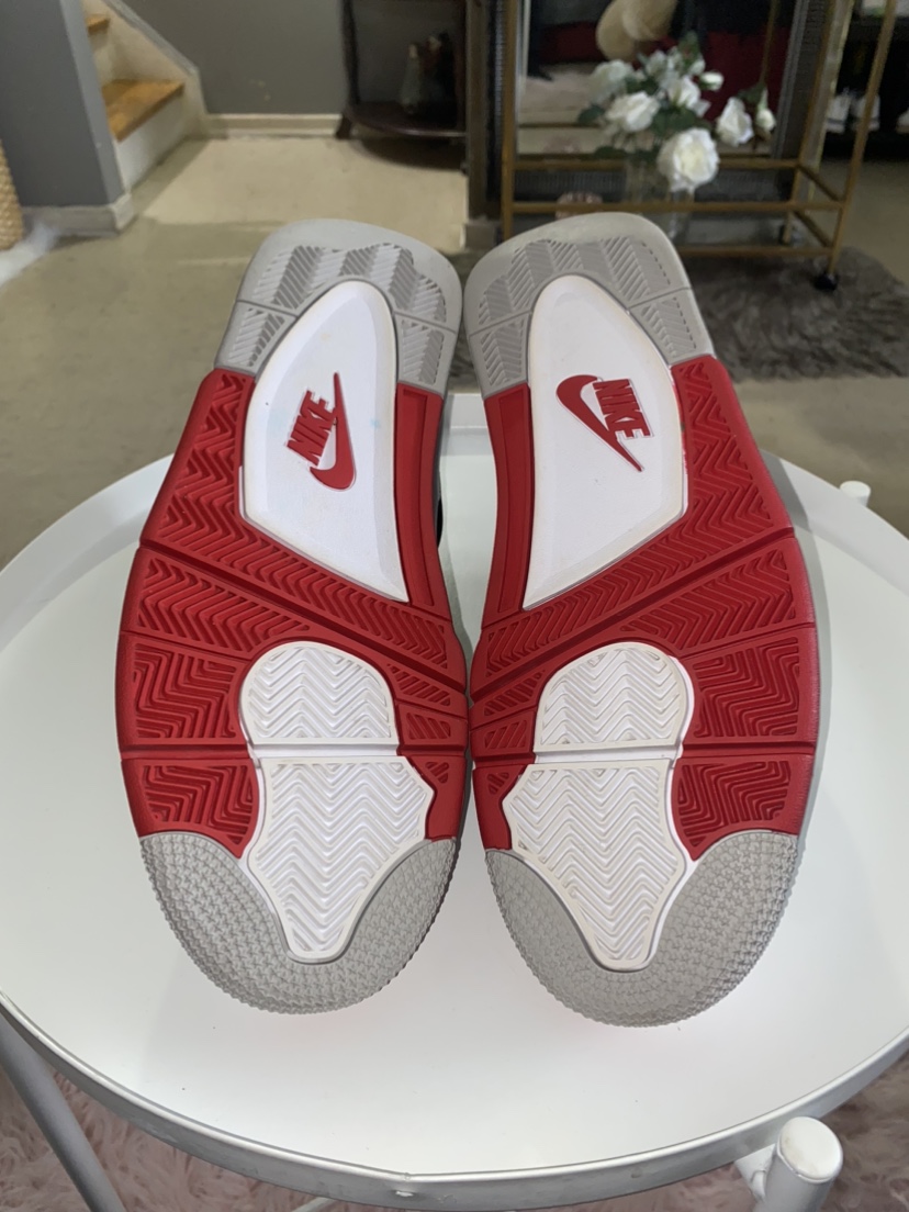 Selling Jorden 4 fire red 2020 SIZE 11.5 - photo 3