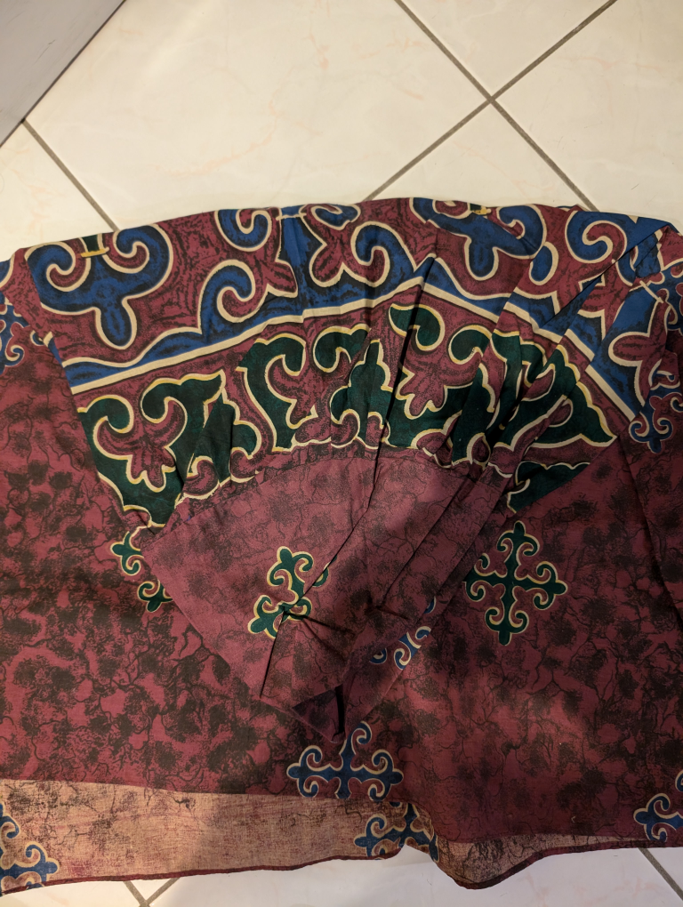 covers for a wooden round table #freecycle thumbnail