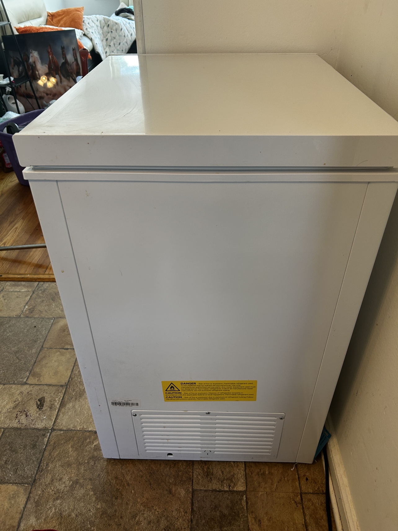 Insignia™ - 5.0 Cu. Ft. Garage Ready-Chest Freezer - photo 3